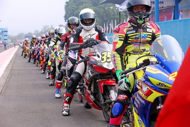 R25 Community B Selalu...