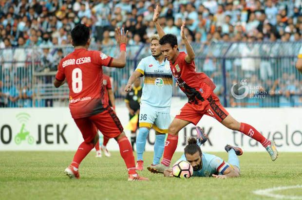 Persela Lamongan Ditahan...