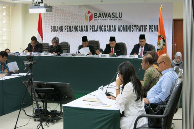 Bantah Tuduhan Partai...