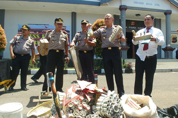 Gudang dan Pabrik Digerebek,...