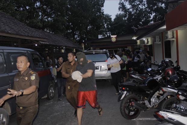 7 Terdakwa Penggelapan...