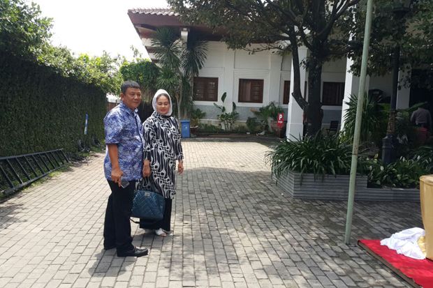 Jokowi Mantu, Ibunda...