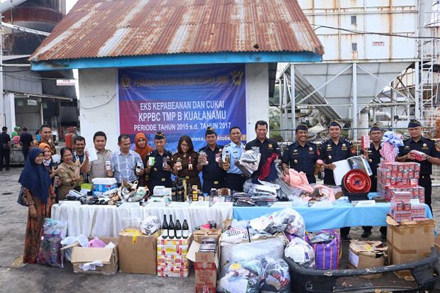 Pemusnahan Barang Ilegal,...