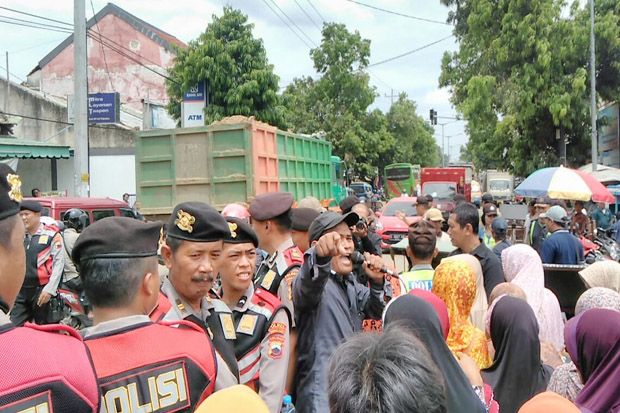 Pedagang Pasar Paduraksa...