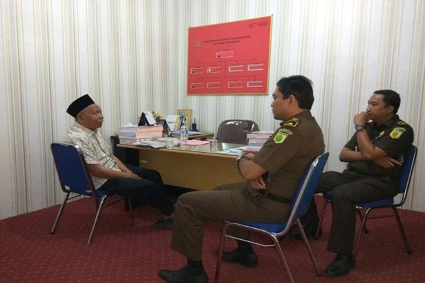 Gelapkan Uang Yayasan,...