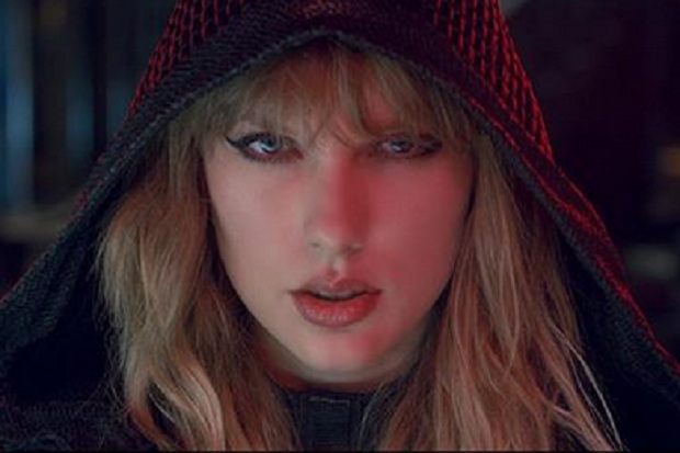 Taylor Swift Lakukan...
