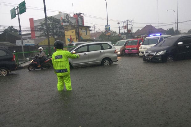 Hujan Deras, Depok Tergenang...