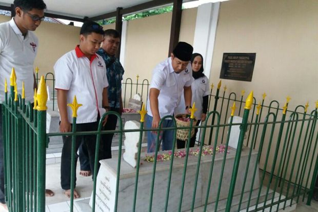 Peringati Hari Pahlawan,...