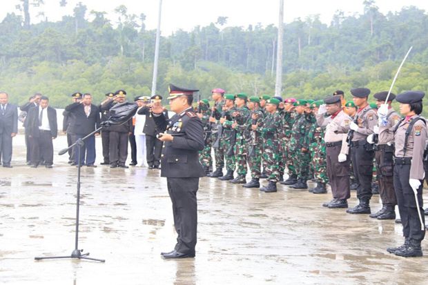 Dalam Guyuran Hujan,...