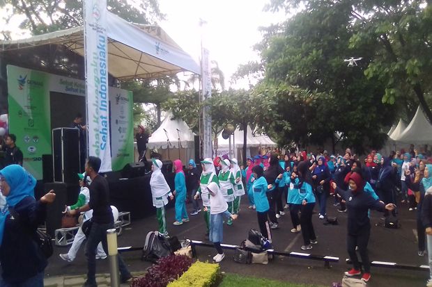 Ribuan Warga Antusias...
