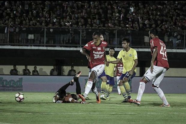 Tambah 2 Gol, Sepatu...