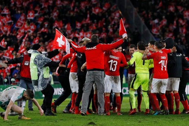 Tahan Irlandia Utara,...