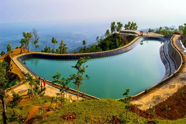 Telaga di Atas Awan,...