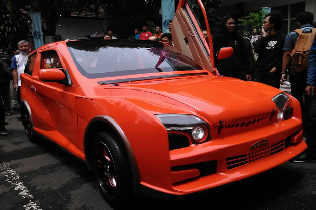 Avhero Mobil Listrik...