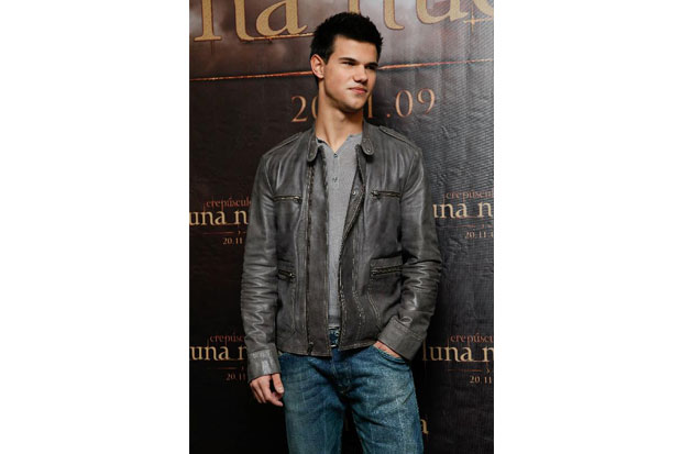 Taylor Lautner, Kaya...
