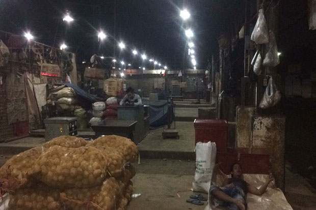 Pedagang Pasar Induk...
