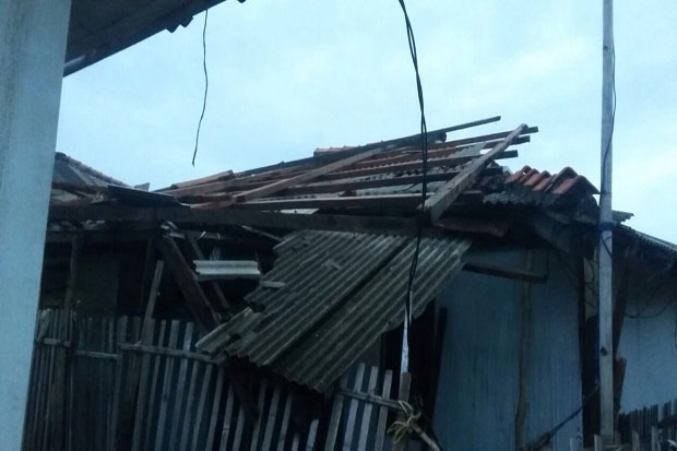 Puting Beliung Serang...