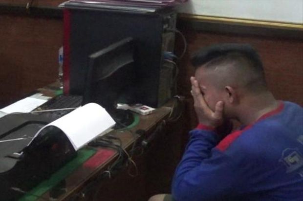 Curi Beras, Seorang...