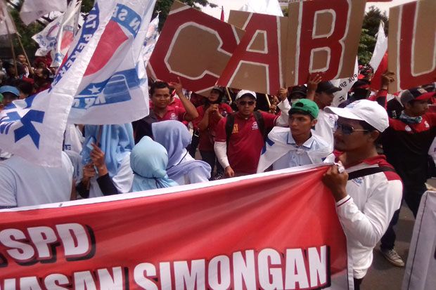 Ribuan Buruh di Semarang...