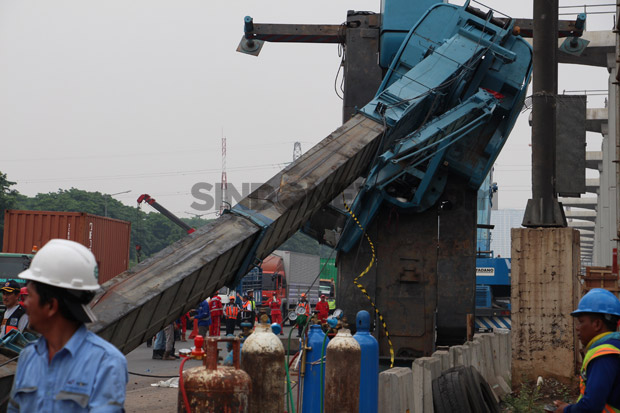 Crane Jatuh, Jasa Marga...