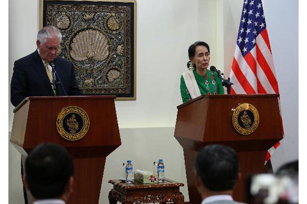 Amerika Serikat Desak...