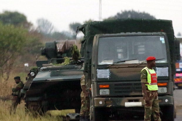 Gulingkan Mugabe, Militer...