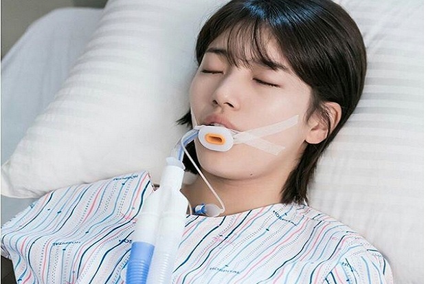 Waduh, Suzy Bae Sakit?