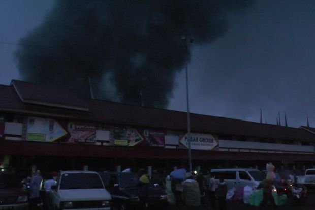 Ratusan Toko di Pasar...