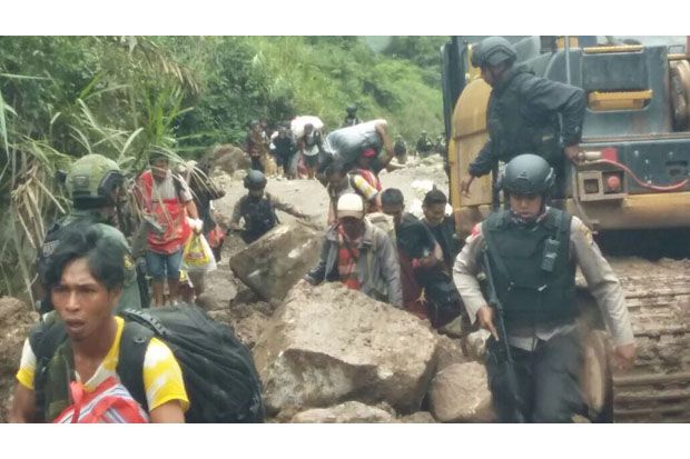 Melarikan Diri ke Hutan...