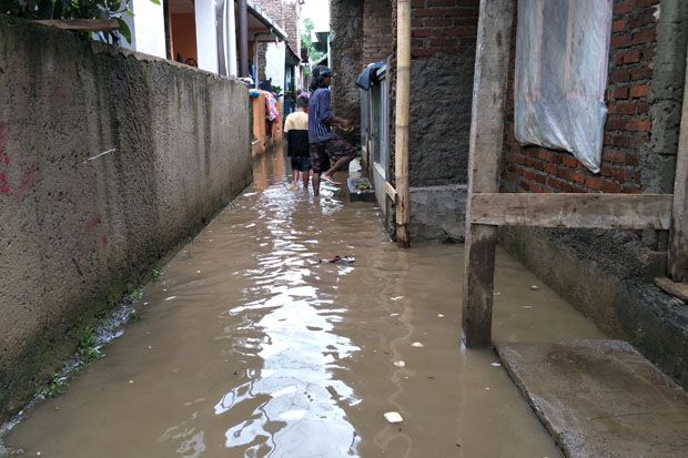 Tanggul Sungai Cidurian...