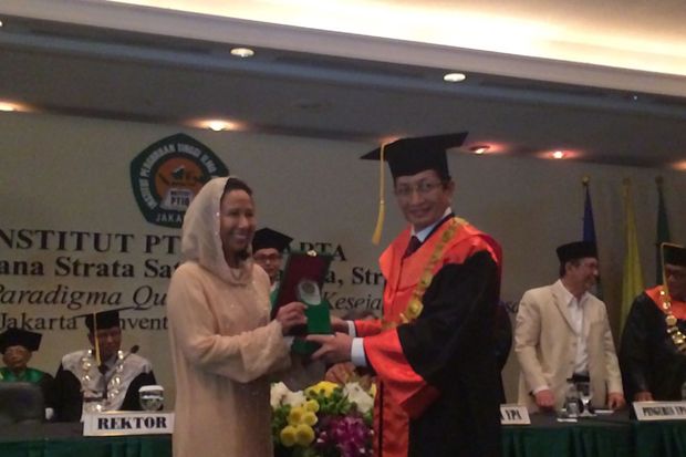 Hadiri Wisuda Mahasiswa...