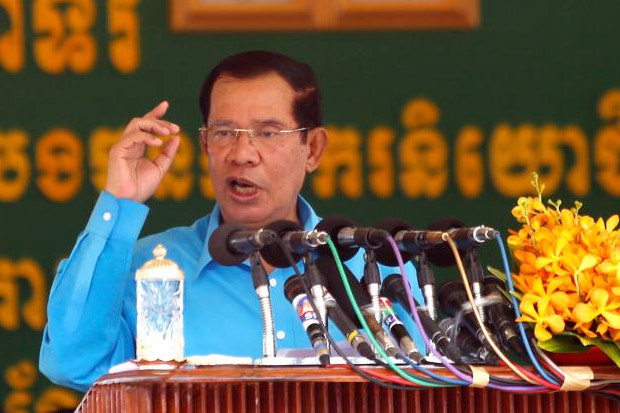 Hun Sen Tantang AS Potong...