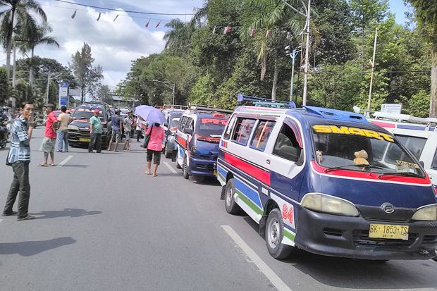 Protes Transportasi...