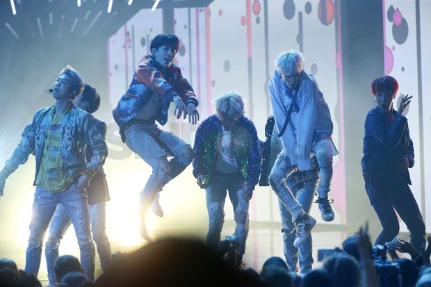 Penampilan BTS di AMA...