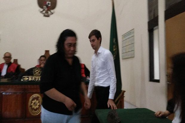 Impor Ganja, Mahasiswa...