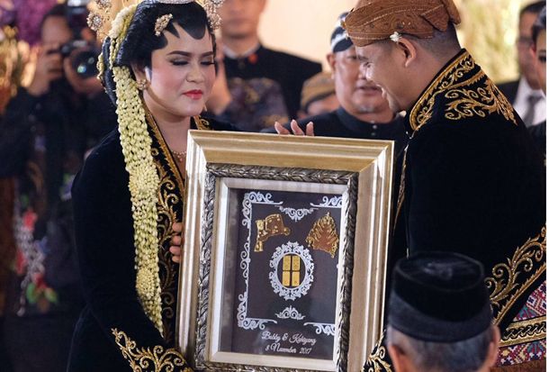 Kahiyang Ayu Diberi...