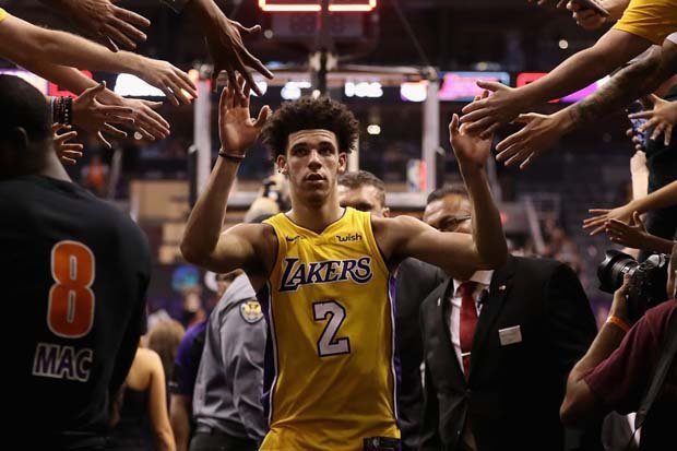 Lawan Denver Nuggets,...