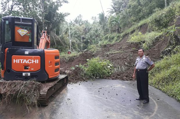 Hujan Deras Sebabkan...