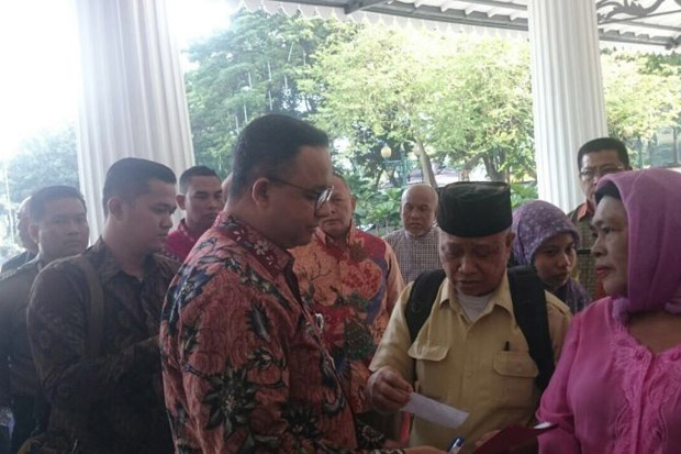 Pedagang Minta Izin...