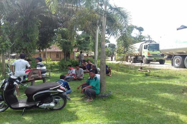 Larang Truk Perusahaan...
