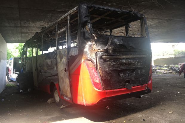 Diduga Korsleting, Bus...