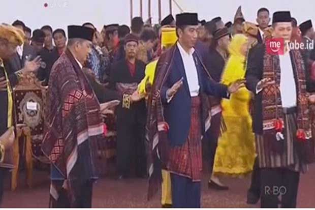 Jokowi dan Iriana Menari...