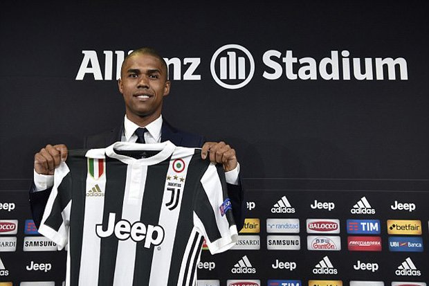 Juventus Tebus Douglas...