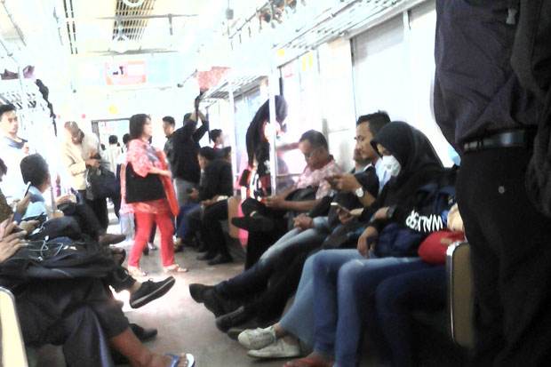 KRL Alami Gangguan,...