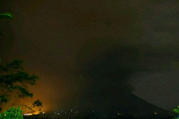 Di Puncak Gunung Agung...
