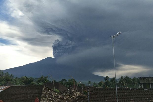 Abu Vulkanik Gunung...