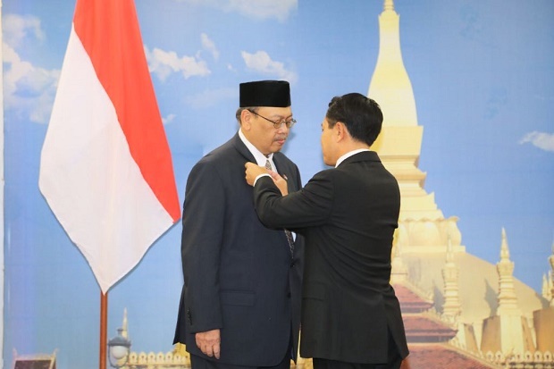 Laos Anugerahi Dubes...