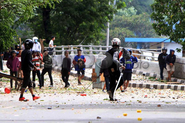 Tawuran Warga di Bekasi,...