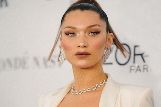 Bella Hadid Bahagia...