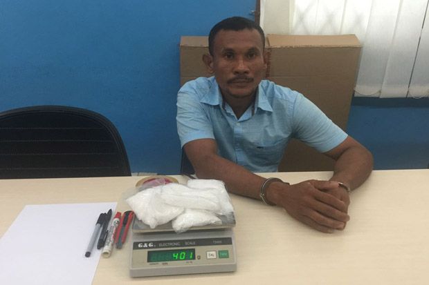 Simpan Sabu-Sabu dalam...